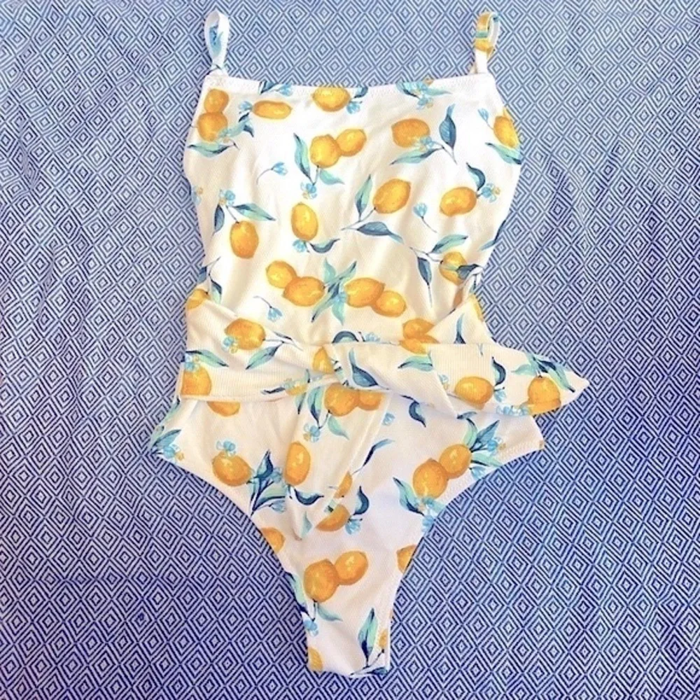 Brand New Jessica Simpson Lemons Printed Tie-Waist One-Piece Swimsuit Bra Cups